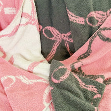 Load image into Gallery viewer, Bow Scalloped Coziest Blanket
