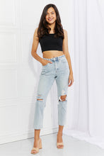 Load image into Gallery viewer, Go All Out Cropped Jeans
