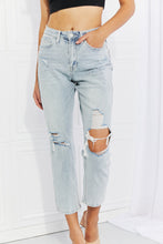 Load image into Gallery viewer, Go All Out Cropped Jeans
